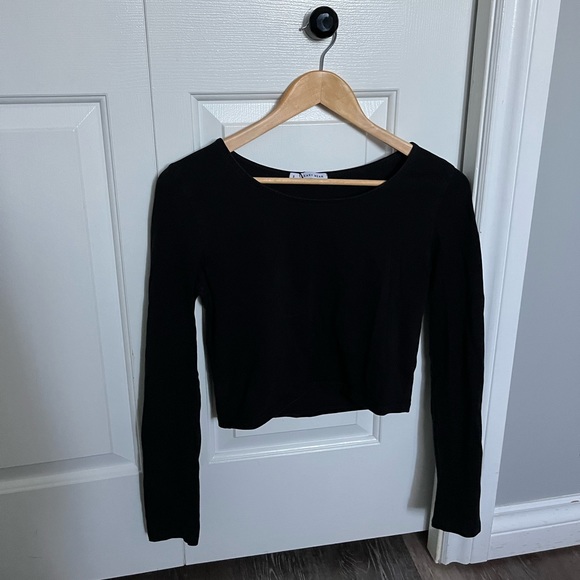 Long-sleeved black crop top - Picture 2 of 2